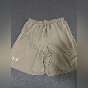 Under Armour athletic shorts Size M